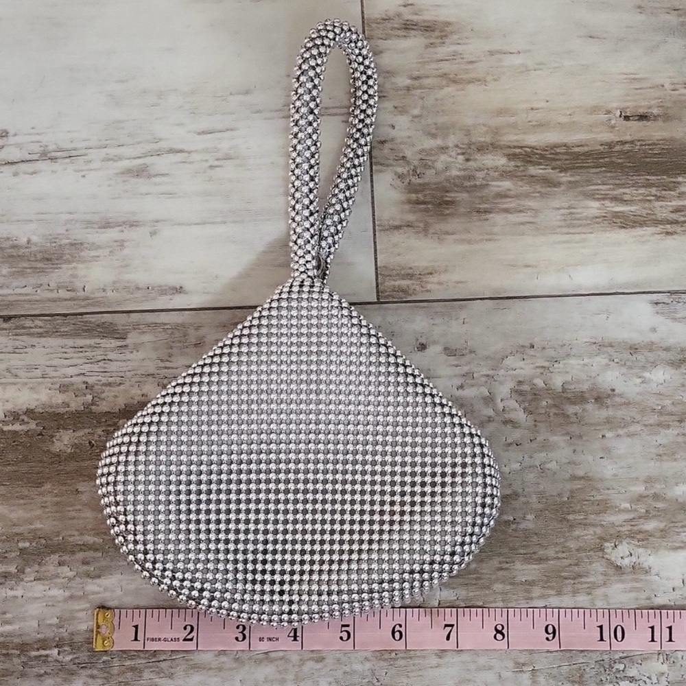 NWOT Jessica McClintock Silver Beaded TRIANGLE MESH BAG! - Picture 13 of 14